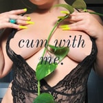 Logo of the podcast cum with me. Podcast cum with me.