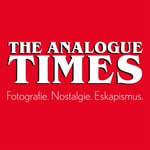 Logo of the podcast The Analogue Times - Fotografie. Nostalgie. Eskapismus. Podcast The Analogue Times - Fotografie. Nostalgie. Eskapismus.
