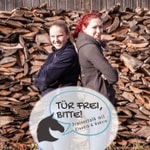 Logo of the podcast Tür frei, bitte! - Trainertalk mit Claudia und Babsie Podcast Tür frei, bitte! - Trainertalk mit Claudia und Babsie